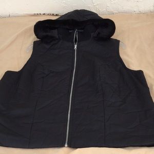 Vest with detachable hood